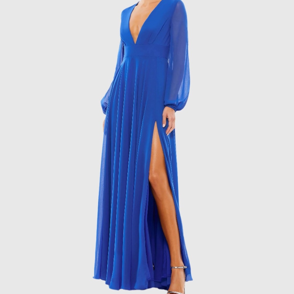 ✔️#64B NEW MAC DUGGAL
Blue V-Neck Illusion Long Sleeve Chiffon Gown